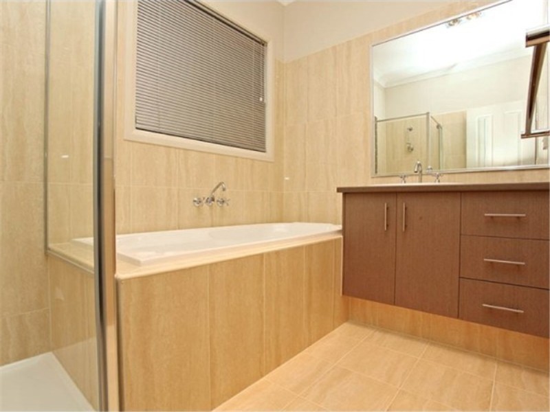 30 Portman Avenue, Melton West VIC 3337