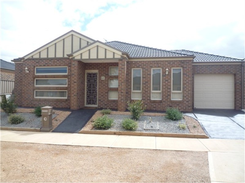 1 / 27 Faircroft Drive, Melton West VIC 3337