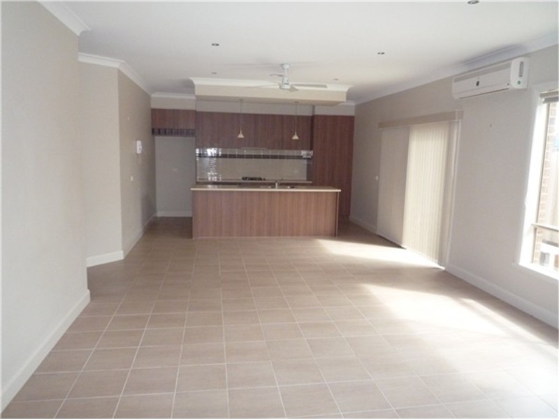 1 / 27 Faircroft Drive, Melton West VIC 3337