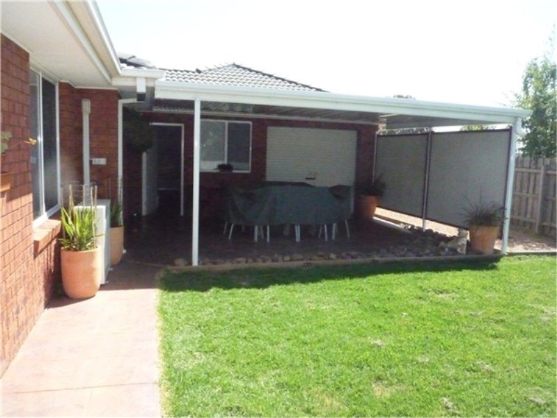 25 Dunvegan Drive, Kurunjang VIC 3337