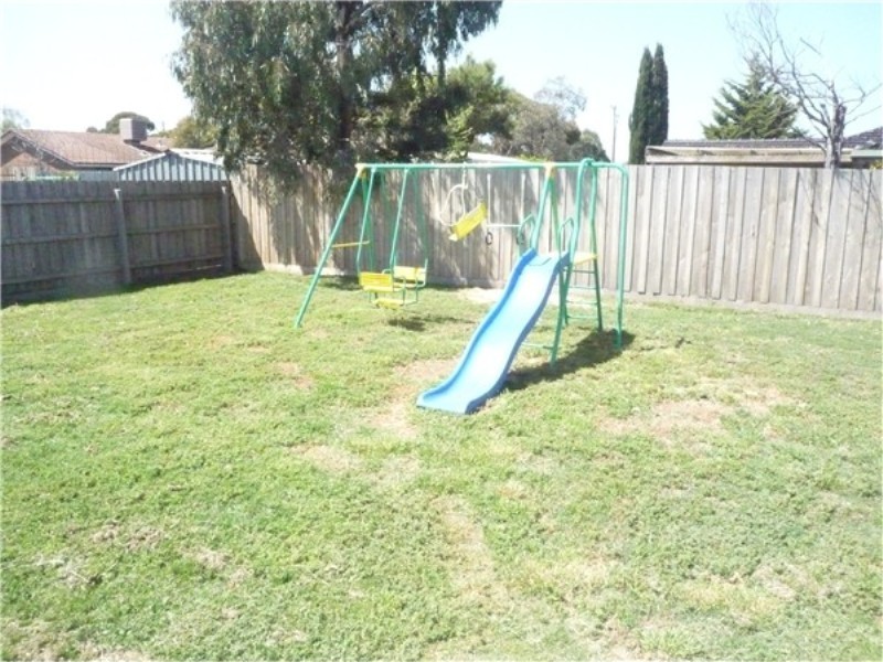 25 Dunvegan Drive, Kurunjang VIC 3337