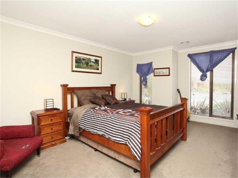 90 Black Dog Drive, Brookfield VIC 3338