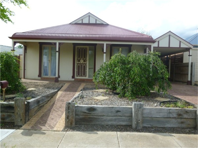 8 Harrington Drive, Melton West VIC 3337