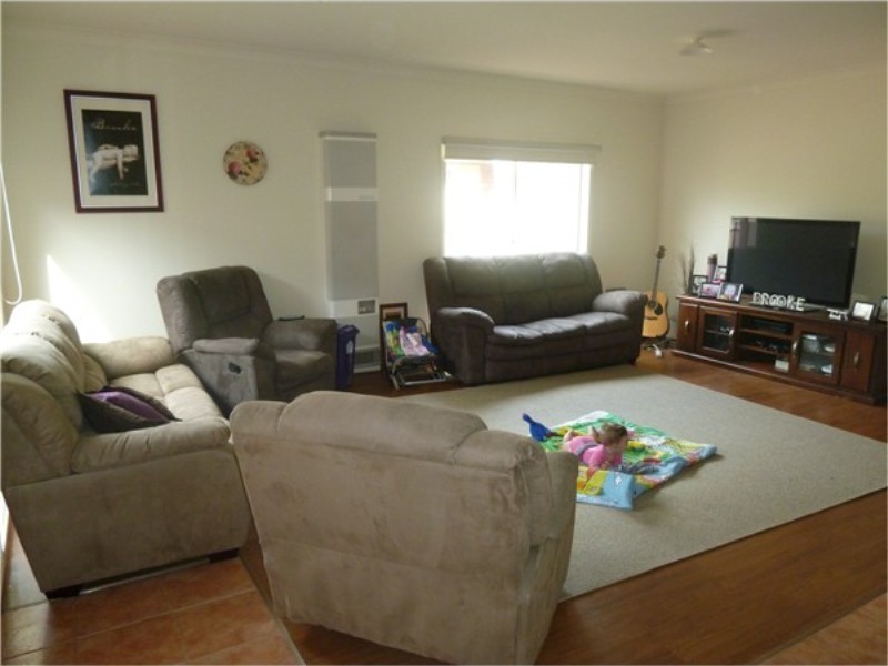 8 Harrington Drive, Melton West VIC 3337