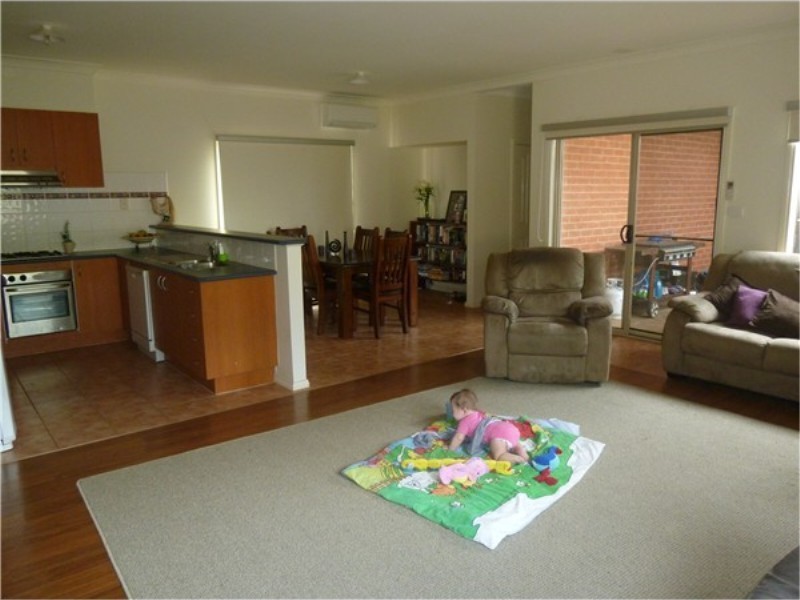 8 Harrington Drive, Melton West VIC 3337