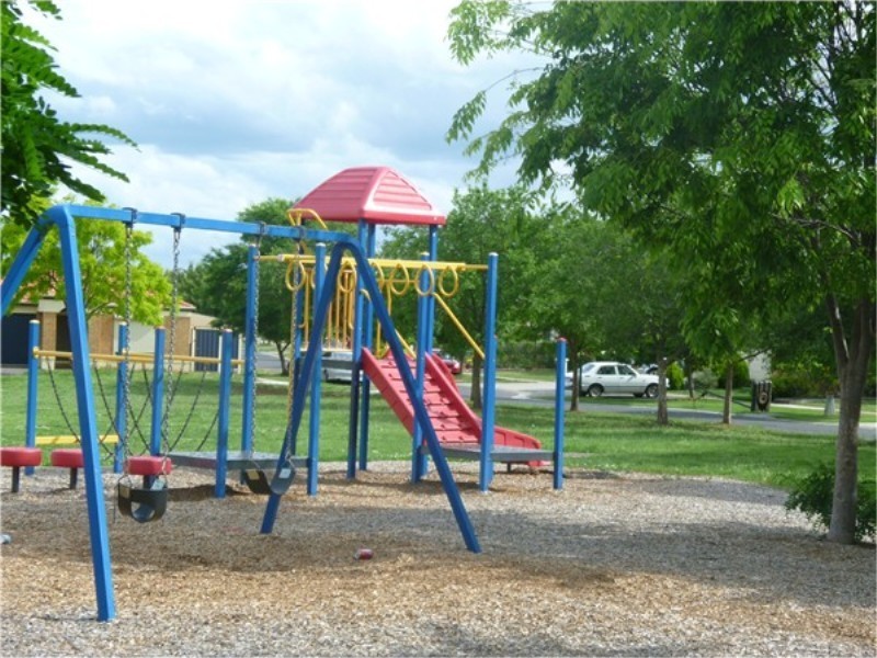 8 Harrington Drive, Melton West VIC 3337