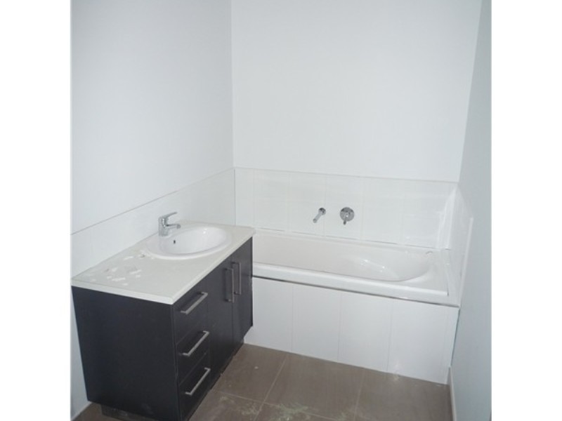 1 / 193 Centenary Avenue, Melton VIC 3337