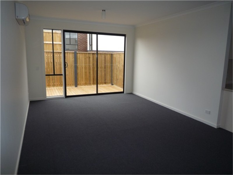 24 / 6-8 Petrea Place, Melton West VIC 3337