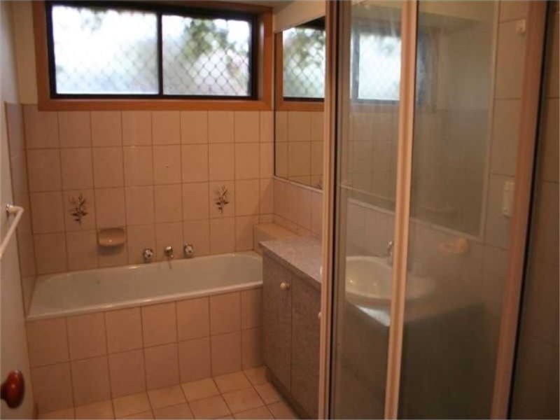 18 Oakfield Court, Melton South VIC 3338