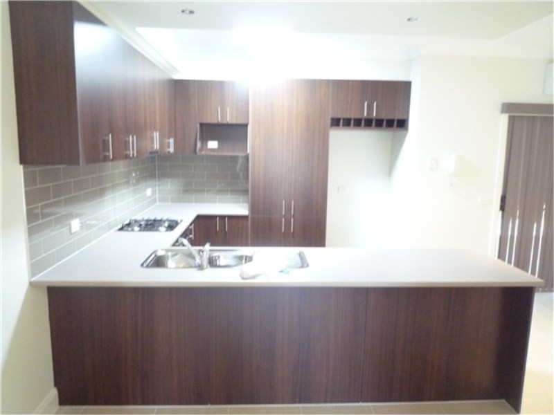 4 Moor Park Avenue, Melton West VIC 3337