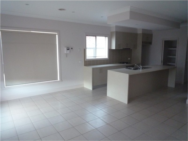 2 / 34 McBurnie Drive, Kurunjang VIC 3337