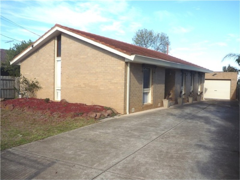 3 Burleigh Road, Melton VIC 3337