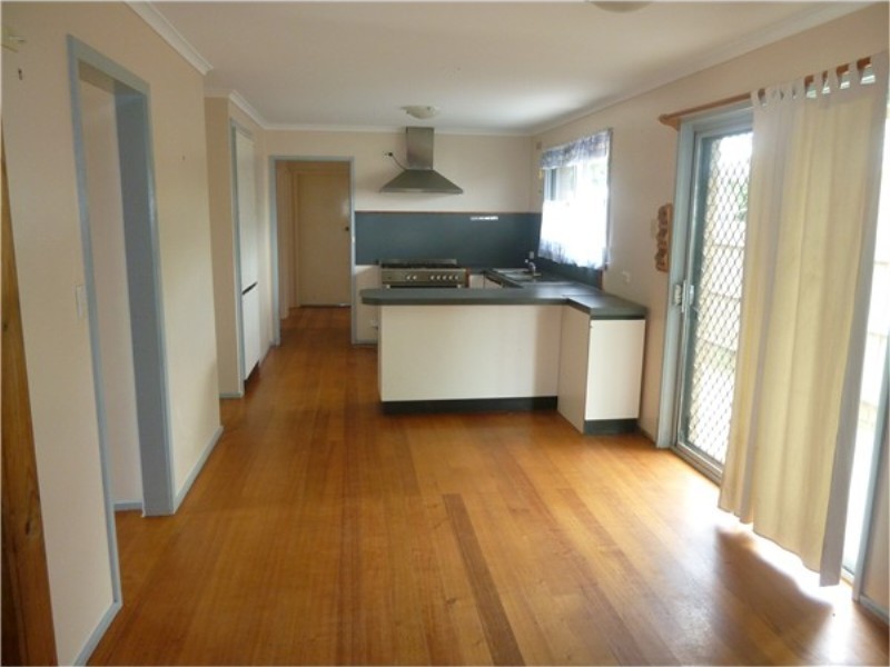 10 Blackwood Drive, Melton South VIC 3338