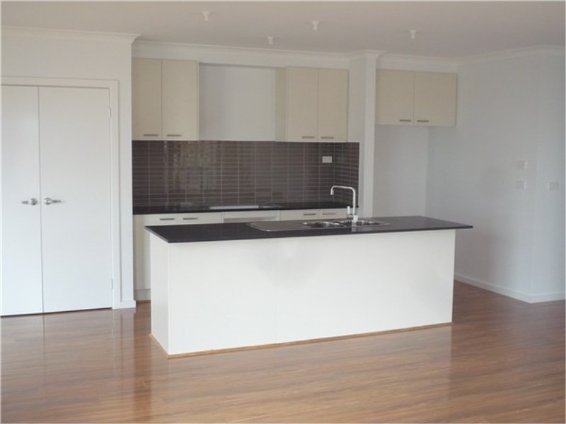 1 / 32 Paul Harris Drive, Melton West VIC 3337