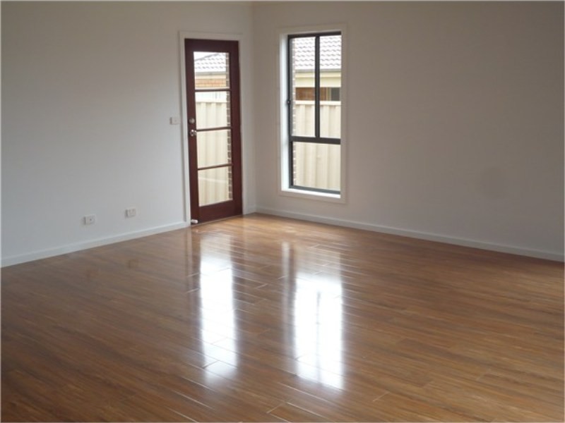 1 / 32 Paul Harris Drive, Melton West VIC 3337