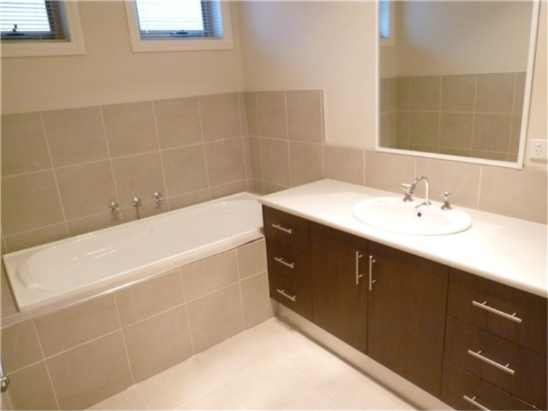 7 Greenhills Drive, Kurunjang VIC 3337