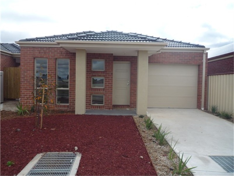 14 Pangbourne Avenue, Melton West VIC 3337