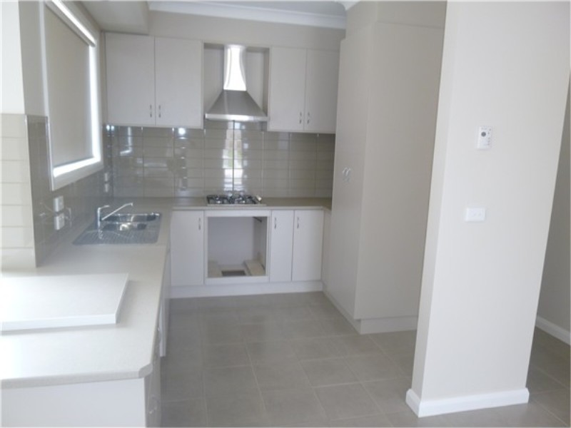 2 / 28 Stringybark Avenue, Brookfield VIC 3338