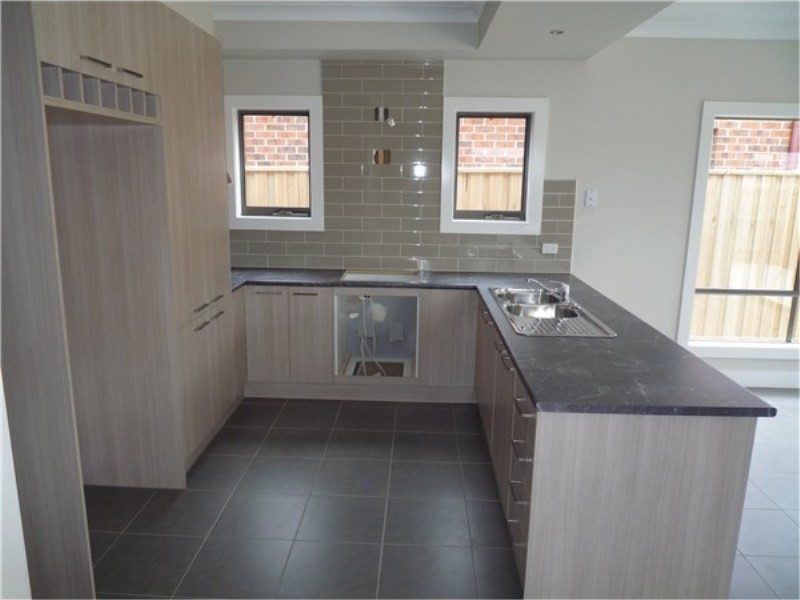 18 Acumin Street, Brookfield VIC 3338