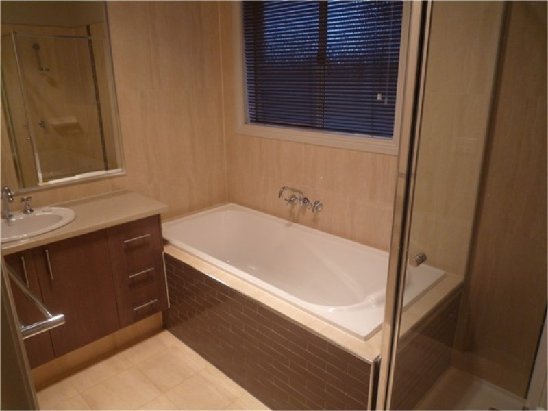 51 Gallery Avenue, Melton West VIC 3337