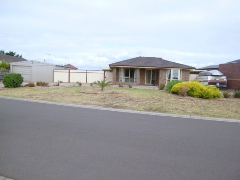 2 Strachan Place, Melton South VIC 3338