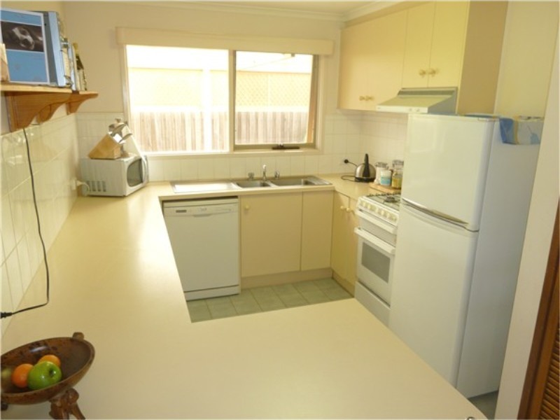 2 Strachan Place, Melton South VIC 3338