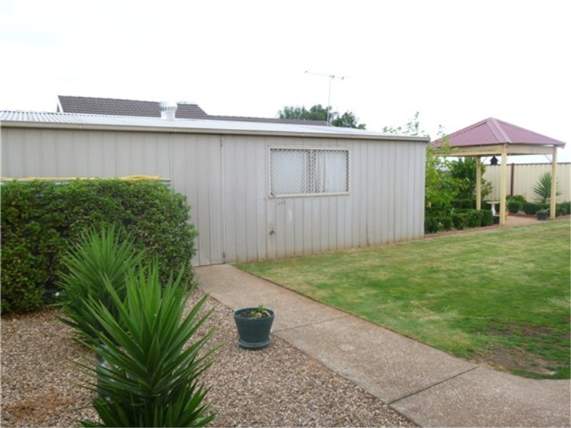 2 Strachan Place, Melton South VIC 3338