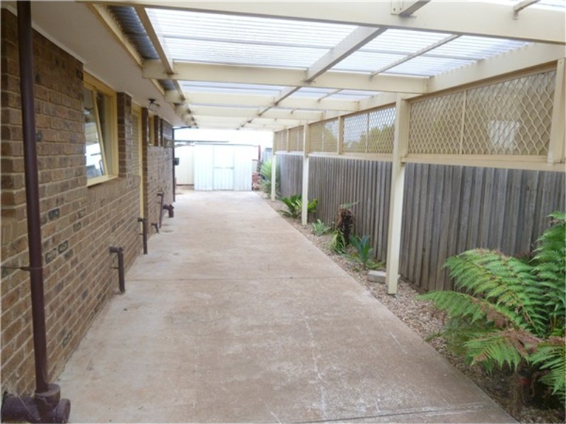2 Strachan Place, Melton South VIC 3338
