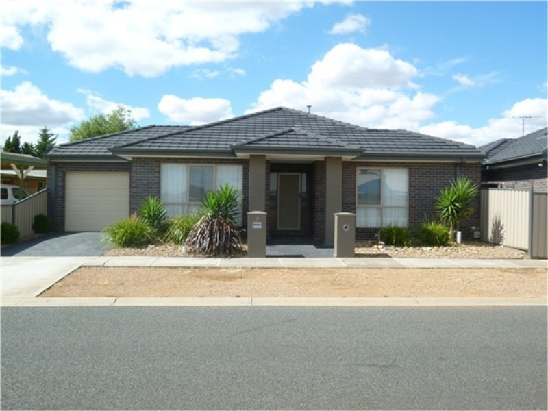 7 Greenhills Drive, Melton West VIC 3337