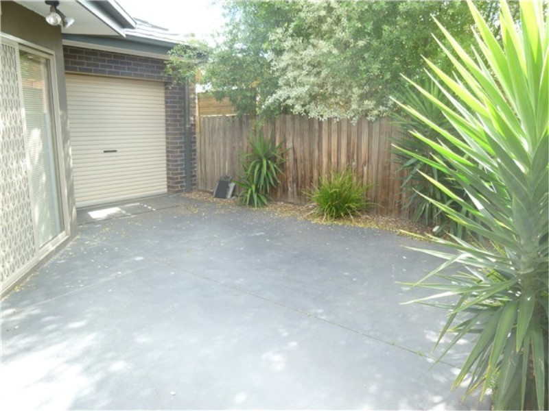 7 Greenhills Drive, Melton West VIC 3337