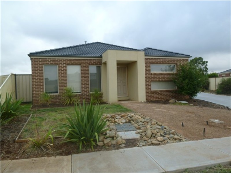 1 / 28 Scarborough Cresent, Melton West VIC 3337