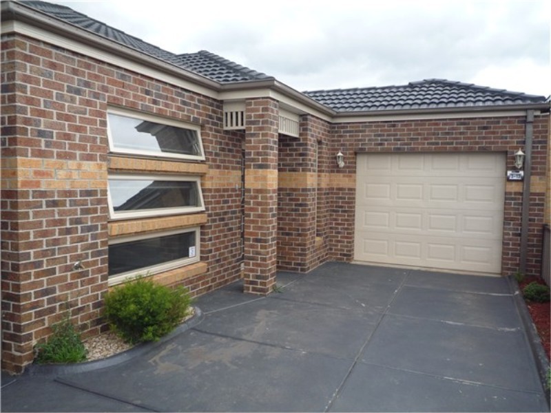 2 / 12 Haywood Grove, Melton West VIC 3337