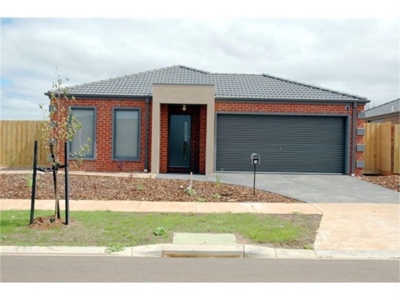 16 Stockwell Street, Melton South VIC 3338