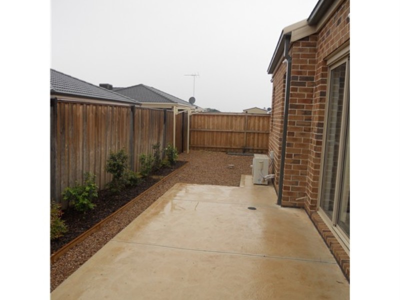 4 Goodenia Court, Brookfield VIC 3338