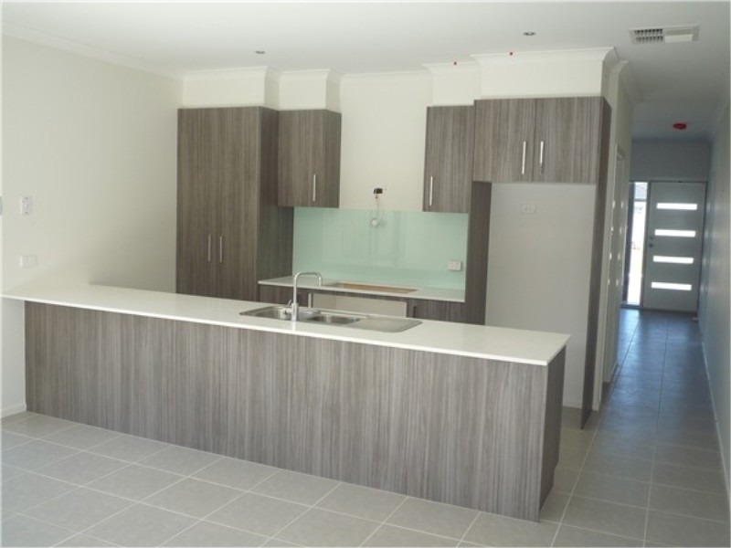 2 Fisburn Grove, Melton West VIC 3337