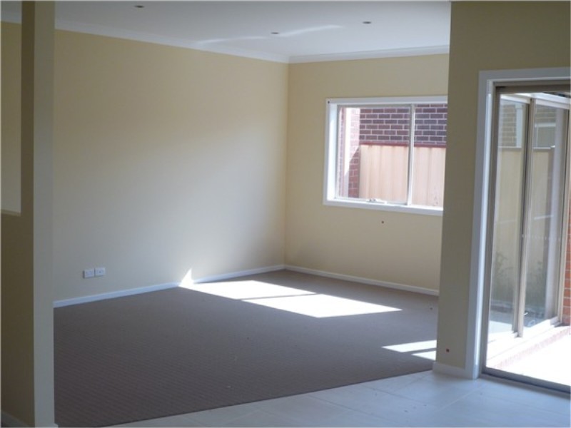 1 / 14 Pangbourne Avenue, Melton West VIC 3337