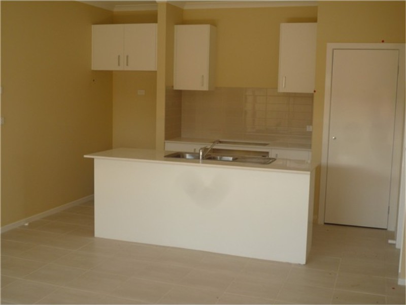 1 / 14 Pangbourne Avenue, Melton West VIC 3337