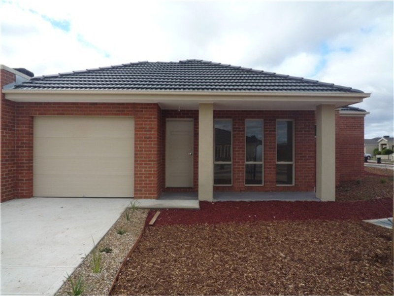 2 / 14 Pangbourne Avenue, Melton West VIC 3337