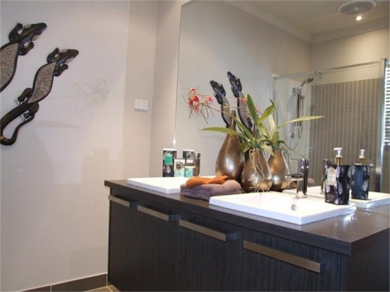 5 Arnolds Creek Blvd, Melton West VIC 3337