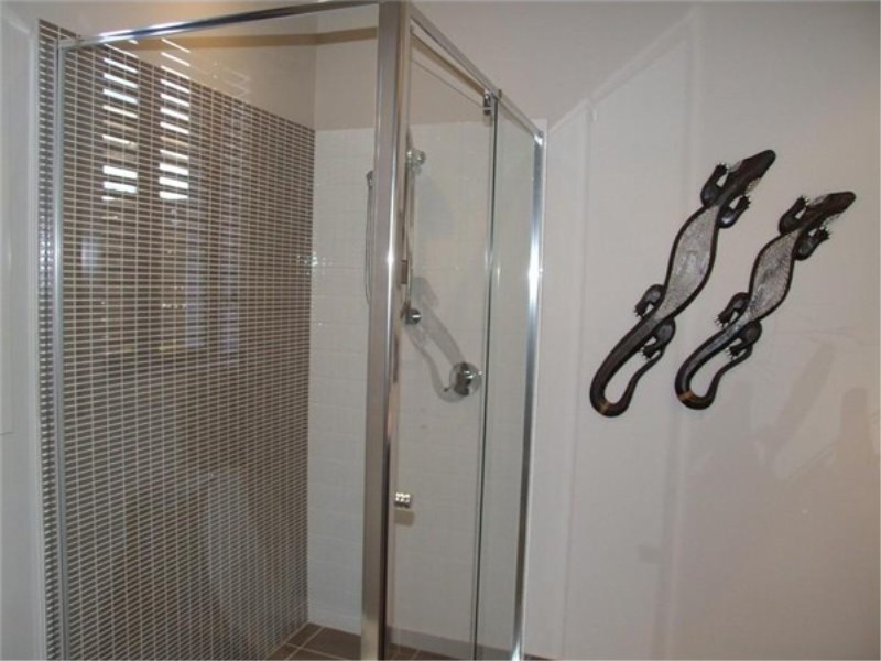 5 Arnolds Creek Blvd, Melton West VIC 3337