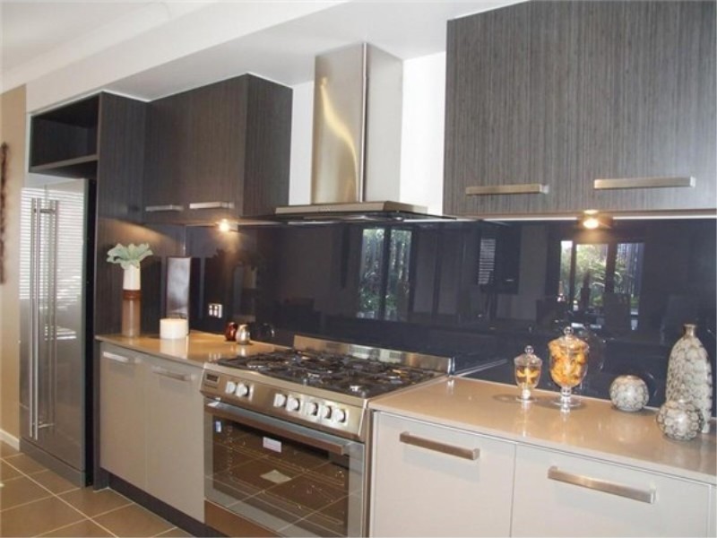 5 Arnolds Creek Blvd, Melton West VIC 3337