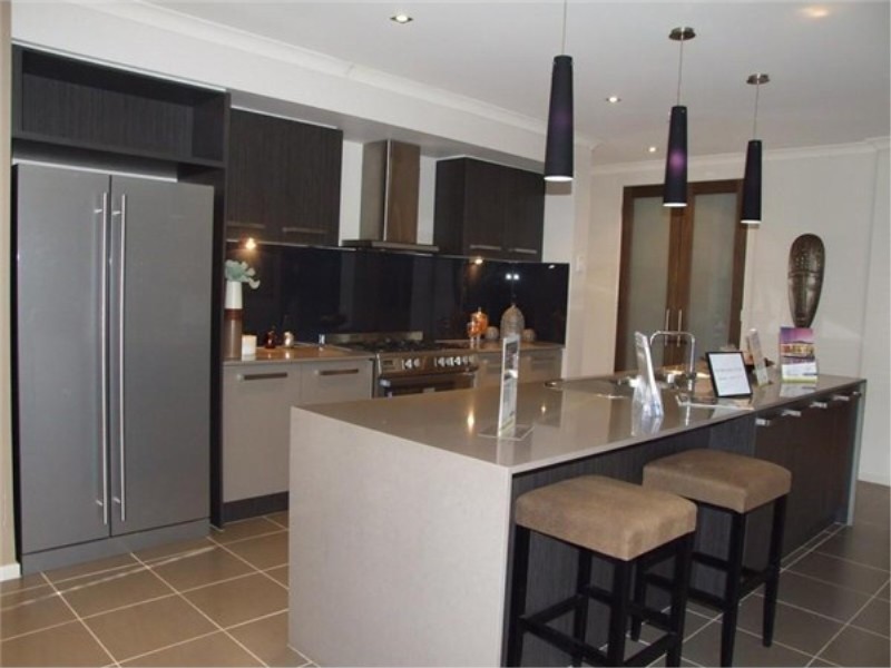 5 Arnolds Creek Blvd, Melton West VIC 3337