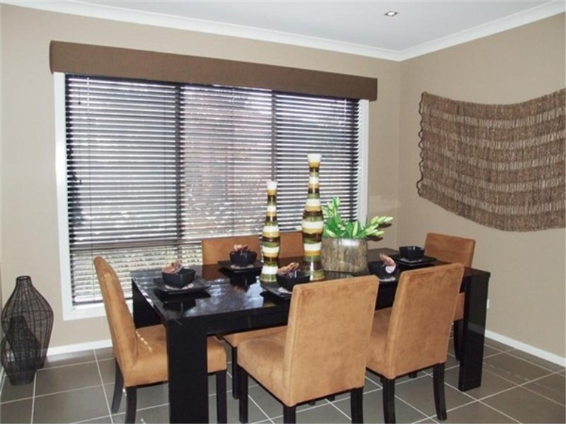 5 Arnolds Creek Blvd, Melton West VIC 3337