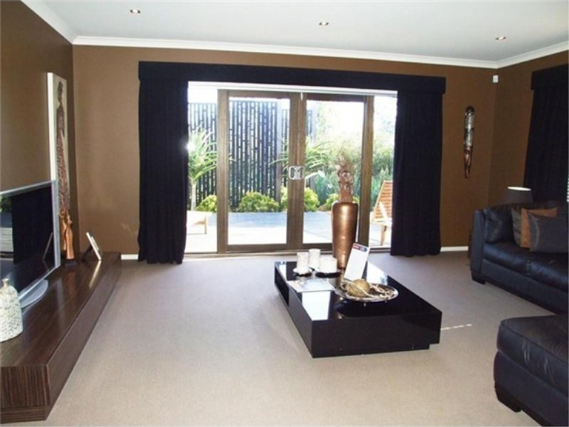 5 Arnolds Creek Blvd, Melton West VIC 3337