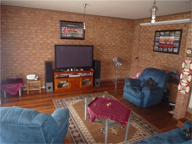 8 Mc Donald Street, Melton South VIC 3338