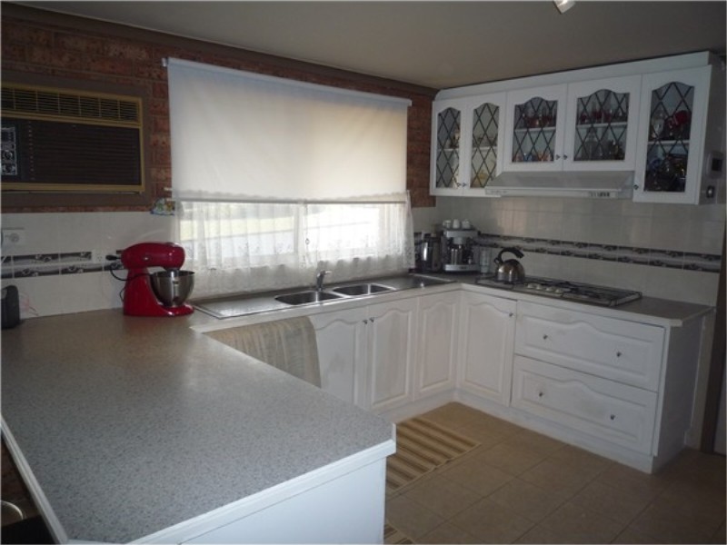 8 Mc Donald Street, Melton South VIC 3338