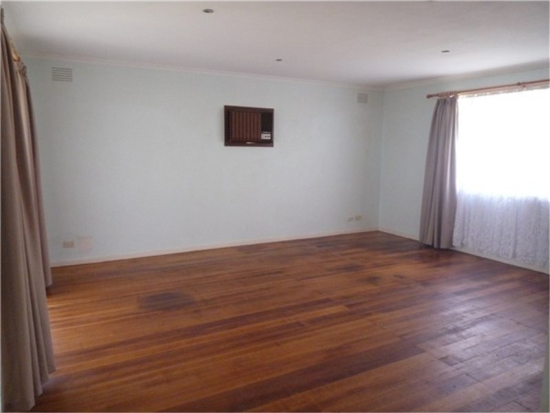 11 Leggatt Street, Melton South VIC 3338