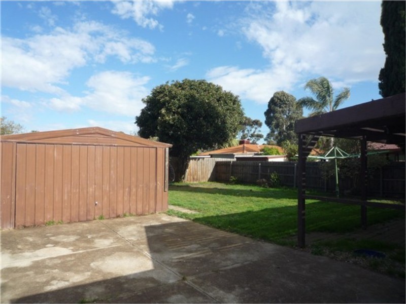 11 Leggatt Street, Melton South VIC 3338