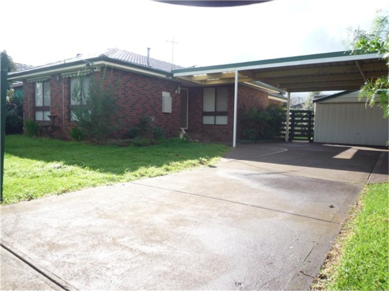 4 Moss Street, Melton South VIC 3338