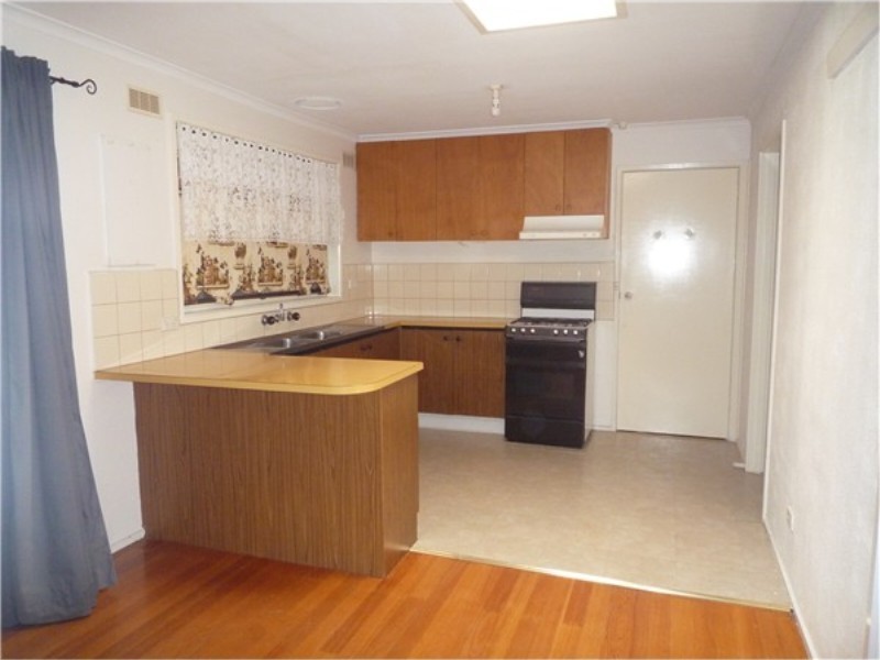 4 Moss Street, Melton South VIC 3338